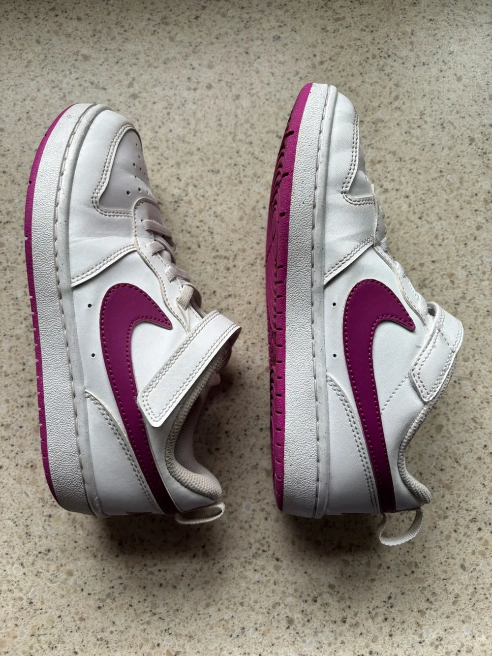 Nike Kids Shoes White & Magenta Low-Top Sneakers in Size 3 Kid Girls